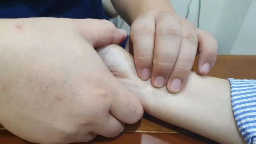 진맥하는 모습